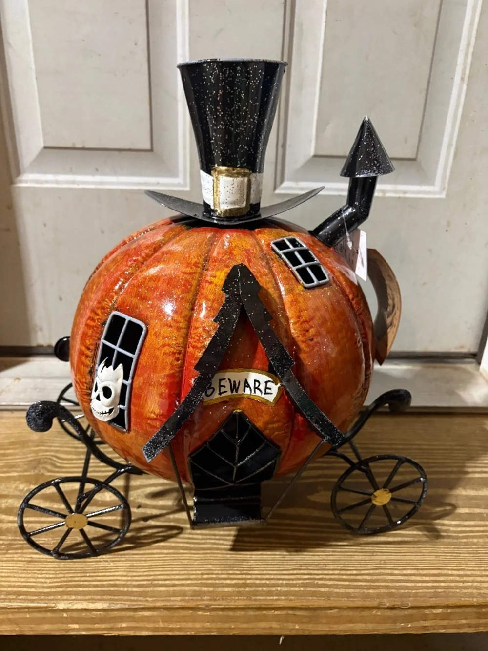 ZAERLTD ONLY ONE ON POSH- METAL PUMPKIN LIGHT UP ON CARRIAGE